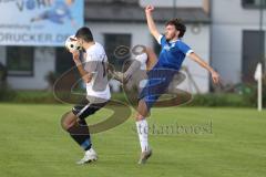Kreisliga - Saison 2024/25- SV Hundszell - SV Menning -  - Manuel Wittmann weiss Hundszell - Cem Knupfer blau Menning - Foto: Meyer Jürgen