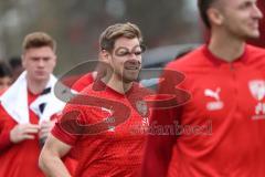 3. Liga - Saison 2023/24 - Testspiel - 1. FC Nürnberg - FC Ingolstadt 04 - Die Mannschaft auf dem Weg zum warm machen - Simon Lorenz (Nr.32 - FCI) - Foto: Meyer Jürgen