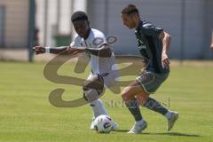 Bayernliga Nord - Saison 2025/26 - FC Ingolstadt 04 II - SV Weiden - Iwinosa Uhuns (Nr.4 - FC Ingolstadt II) - Zeitler Moritz grau Weiden - Foto: Meyer Jürgen