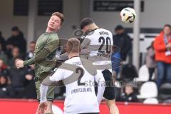3. Liga; SC Verl - FC Ingolstadt 04; Zweikampf Kampf um den Ball Kopfball Sebastian Grönning (11, FCI) Mhamdi Oualid (20 Verl)
