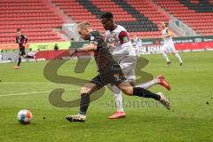 2.BL; FC Ingolstadt 04 - SG Dynamo Dresden; Zweikampf Kampf um den Ball Torchance vorbei Maximilian Beister (11, FCI) Akoto Michael (3 Dresden)