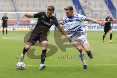 3. Liga - MSV Duisburg - FC Ingolstadt 04 - Zweikampf Dennis Eckert Ayensa (7, FCI) Joshua Bitter (23 MSV)