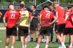 3. Liga - Saison 2024/25 - Trainingsauftakt- FC Ingolstadt 04 -  - Cheftrainerin Sabrina Wittmann (FCI) mit Taktiktafel - XXXXX - Foto: Meyer Jürgen