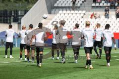 3. Liga; Rot-Weiss Essen - FC Ingolstadt 04; vor dem Spiel Aufwärmtrikot Puma stronger together, Team bedankt sich bei den mitgereisten Fans