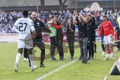 3. Liga; SV Meppen - FC Ingolstadt 04; Tor Jubel Treffer 0:2  mit dem Kopf Moussa Doumbouya (27, FCI) an der Seitenlinie, Spielerbank Torwart-Trainer Robert Wulnikowski (FCI) Cheftrainer Michael Köllner (FCI)