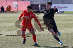 A - Junioren Bundesliga Süd/Südwest -  Saison 2021/2022 - FC Ingolstadt 04 - FC Bayern München - Dibrani Benjamin schwarz Bayern M. #28 - Udogu David (#3 FCI) - Foto: Meyer Jürgen