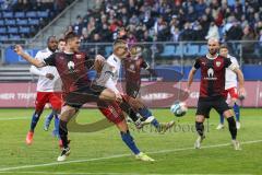 2.BL; Hamburger SV - FC Ingolstadt 04; Torchance Nils Roeseler (13, FCI) wird von Muheim Miro (28 HSV) Nico Antonitsch (5, FCI)