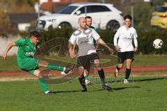 2023_10_22 - Bezirksliga - Saison 2023/24 - TSV Gaimersheim - SV Waldeck - Franz Reinwald (Nr.10 - Gaimersheim) - Philipp Kaiser weiss Waldeck - Foto: Meyer Jürgen