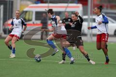 2. Bundesliga Frauen - Saison 2023/24 - FC Ingolstadt 04 Frauen - HSV Fr.1 - Paula Vidovic (Nr.11 - FCI) - Baum Lisa rechts HSV - Kerschstein Merle links HSV - Foto: Meyer Jürgen