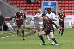 2.BL; FC Ingolstadt 04 - FC ST. Pauli; Zweikampf Kampf um den Ball Merlin Röhl (34, FCI) Aremu Afeez (14 Pauli) Filip Bilbija (35, FCI) Paqarada Leart (23 Pauli) Nikola Stevanovic (15, FCI)