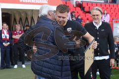 3. Liga - Saison 2024/25 - FC Ingolstadt 04 - SV Wehen Wiesbaden - Verabschiedung  - Vorsitzender des Vorstandes Peter  Jackwerth (FCI) - Torwart Pelle Boevink (Nr.26 - FCI) - XXXXX - Foto: Meyer Jürgen