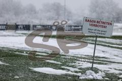 2023_12_1 - - Saison 2023/24 - Schnee auf dem Fussballplatz - ASP - Audi Sport Park - Platz ist gesperrt - Schild platz ist gesperrt Schnee Tor Spielabsage Schnee - Foto: Meyer Jürgen