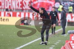 3. Liga; Rot-Weiss Essen - FC Ingolstadt 04; an der Seitenlinie, Spielerbank aufgeregt Cheftrainerin Sabrina Wittmann (FCI)