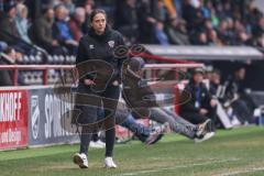 3. Liga; SC Verl - FC Ingolstadt 04; an der Seitenlinie, Spielerbank Cheftrainerin Sabrina Wittmann (FCI)