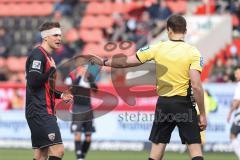 3. Liga; FC Ingolstadt 04 - SV Sandhausen; Schiedsrichter Simon Lorenz (32, FCI) Verletzung am Kopf