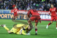 3. Liga; VfL Osnabrück - FC Ingolstadt 04; Torchance verpasst Marcel Costly (22, FCI) wird von Torwart Jonsson Lukas (21 VFL) gestoppt
