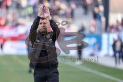 3. Liga; SSV Jahn Regensburg - FC Ingolstadt 04; Spieler bedanken sich bei den Fans Ehrenrunde Cheftrainer Michael Köllner (FCI)