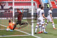 3. Liga; FC Ingolstadt 04 - VfL Osnabrück; Tor Jubel Treffer 1:1 Calvin Brackelmann (17, FCI) Pascal Testroet (37, FCI) schießt nach, Torwart Kühn Philipp (22 VfL)