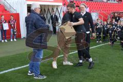 3. Liga - Saison 2024/25 - FC Ingolstadt 04 - SV Wehen Wiesbaden - Verabschiedung  - Torwart Pelle Boevink (Nr.26 - FCI) - Karl Meier - XXXXX - Foto: Meyer Jürgen