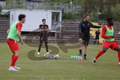 Bayernliga Süd - Saison 2022/2023 - FC Ingolstadt 04 - FC Memmingen - Cheftrainer Alexander  Käs (FCI II) sieht beim aufwärmen zu - Foto: Meyer Jürgen