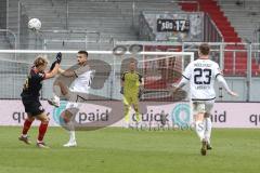 3. Liga; SV Wehen Wiesbaden - FC Ingolstadt 04; Zweikampf Kampf um den Ball Visar Musliu (16, FCI) Hollerbach Benedict (21 SVW) Denis Linsmayer (23, FCI) Torwart Marius Funk (1, FCI)