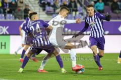 2.BL; Erzgebirge Aue - FC Ingolstadt 04; Dennis Eckert Ayensa (7, FCI) Zweikampf Kampf um den Ball Strauß John-Patrick (24 Aue) Fandrich Clemens (5 Aue)