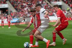 3. Liga - Saison 2023/24 - Rot-Weiss Essen - FC Ingolstadt 04 -  - Draculic Ognjen (Nr.30 - FCI) - Jose Enrique Rios Alonso (#23 Essen) - Nils Kaiser (#18 Essen) - Foto: Meyer Jürgen