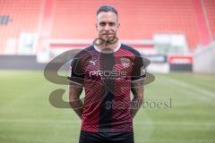 2.BL; FC Ingolstadt 04 - Portraitshooting, Mannschaftsfoto, Patrick Schmidt (32, FCI)