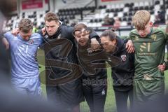 3. Liga; SC Verl - FC Ingolstadt 04; nach dem Spiel Sieg Jubel Freude Teambesprechung auf dem Platz, Torwart Boevink Pelle (26 FCI) Simon Lorenz (32, FCI) Co-Trainer Fabian Reichler (FCI) Cheftrainerin Sabrina Wittmann (FCI) Max Plath (14 FCI)