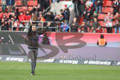 3. Liga; FC Ingolstadt 04 - 
SV Sandhausen; Sieg Jubel Freude Cheftrainer Michael Köllner (FCI)  bedanktsich bei den Fans