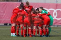 2. Frauen-Bundesliga - Testspiel - Saison 2021/2022 - FC Ingolstadt 04 - SV 67 Weinberg - Die Spielerinnen bilden einen Kreis vor dem Spiel - Foto: Meyer Jürgen