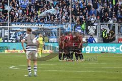 3. Liga; MSV Duisburg - FC Ingolstadt 04; Sieg 0:1 Jubel Freude, Marcel Costly (22, FCI) Calvin Brackelmann (17, FCI) fallen sich in die Arme, Tobias Bech (11, FCI) Dominik Franke (3 FCI) David Kopacz (29, FCI), traurig Marvin Senger (4 MSV)