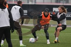 3. Liga; FC Ingolstadt 04 - Trainingsauftakt Winterpause; Zweikampf Kampf um den Ball Max Dittgen (10, FCI) Tim Civeja (8, FCI)