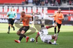 3. Liga; FC Ingolstadt 04 - FC Viktoria Köln; Zweikampf Kampf um den Ball Lopes Cabral Sidny (5 Köln) Max Dittgen (10, FCI)
