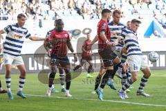 3. Liga; MSV Duisburg - FC Ingolstadt 04; Zweikampf Kampf um den Ball Pascal Testroet (37, FCI) Sebastian Mai (28 MSV) Niclas Stierlin (23 MSV) Moussa Doumbouya (27, FCI)