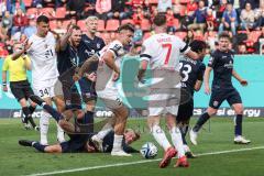 3. Liga; FC Ingolstadt 04 - SpVgg Unterhaching; Zweikampf Kampf um den Ball Julian Kügel (31, FCI) Westermeier Ben (6 SpVgg) Lukas Fröde (34, FCI) Jannik Mause (7, FCI) Schwabl Markus (23 SpVgg)