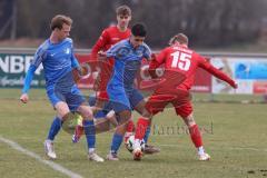Kreisliga - Saison 2024/25- SV Hundszell - TSV Kösching-  - Felix Glossner rot Kösching - Saber Novroze  blau Hundszell - Foto: Meyer Jürgen
