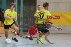 Lotto Bayern Hallencup - Saison 2024/25 - Türkisch SV Ingolstadt - FC Hitzhofen/Oberzell- Maximilian Eichlinger gelb Hitzhofen links - Enis Kuqanaj rot Türkisch - Foto: Meyer Jürgen