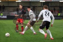 3. Liga; SC Verl - FC Ingolstadt 04; Max Besuschkow (17, FCI) Besio Alessio (23 Verl) Stöcker Michel (24 Verl)