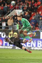 3. Liga; FC Ingolstadt 04 - Borussia Dortmund II; Jannik Mause (7, FCI) wird von Torwart Lotka Marcel (35 BVB2) verletzt, Knie ins Gesicht, rote Karte anschließend