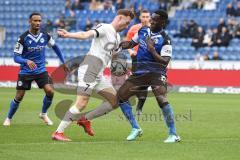 3. Liga; Arminia Bielefeld - FC Ingolstadt 04; Jannik Mause (7, FCI) Biankadi Merveille (17 AB) Zweikampf Kampf um den Ball