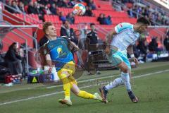 2.BL; FC Ingolstadt 04 - FC Schalke 04; Zweikampf Kampf um den Ball Christian Gebauer (22, FCI) Zalazar Rodrigo (10 S04)