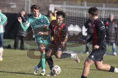 *** A-Junioren Bundesliga  - Saison 2025/26 - FC Ingolstadt 04 - SpVgg Greuther Fürth - Polat Arel schwarz FCI - Pusback Tim grün Fürth - Foto: Meyer Jürgen