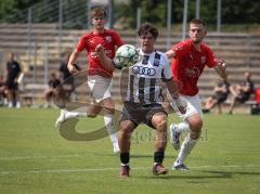 *Bayernliga Nord - Saison 2026/27 - FC Ingolstadt 04 II - FSV Stadeln - Timo Hengmith (Nr.10 - FCI II) - Leon Stöß rot Stadeln - Foto: Meyer Jürgen