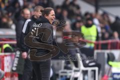 3. Liga; SC Verl - FC Ingolstadt 04; an der Seitenlinie, Spielerbank schreit Cheftrainerin Sabrina Wittmann (FCI)