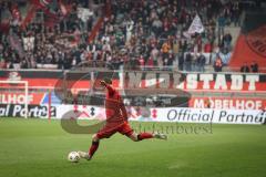 3. Liga; FC Ingolstadt 04 - Alemannia Aachen; Fankurve Max Besuschkow (17, FCI) Schuß