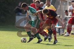 Freundschaftsspiel- Saison 2025/26- SV Kasing - FC Geisenfeld-  - Stefan Schmailzl grün Geisenfeld - Martin Oblinger rot Kasing - Foto: Meyer Jürgen
