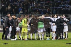 3. Liga; SV Waldhof Mannheim - FC Ingolstadt 04; Teambesrechung nach dem Spiel Niederlage, hängende Köpfe Cheftrainer Guerino Capretti (FCI) links