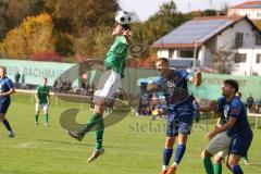 2023_10_28 - Kreisliga - Saison 2023/24 - SV Menning - FC Gerolfing  - Simon Gider grün Gerolfing - Philip Wolfsfellner blau Menning - Foto: Meyer Jürgen