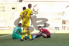 3. Liga; FC Ingolstadt 04 - Borussia Dortmund II; Torchance Pascal Testroet (37, FCI) und Torwart Lotka Marcel ( BVB2) am Boden